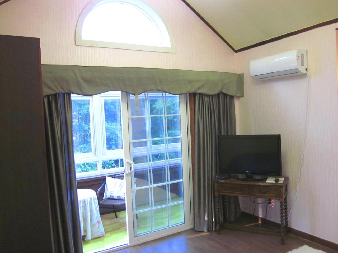 Mayfair Deneb Pension Пхёнчхан Экстерьер фото